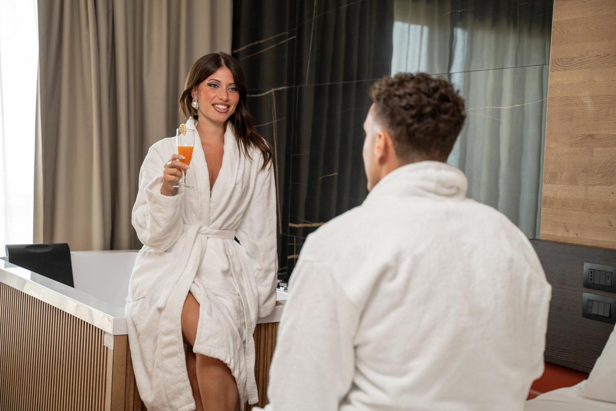 Mon Luxury Rooms Spa นีโกโลซี ภายนอก รูปภาพ