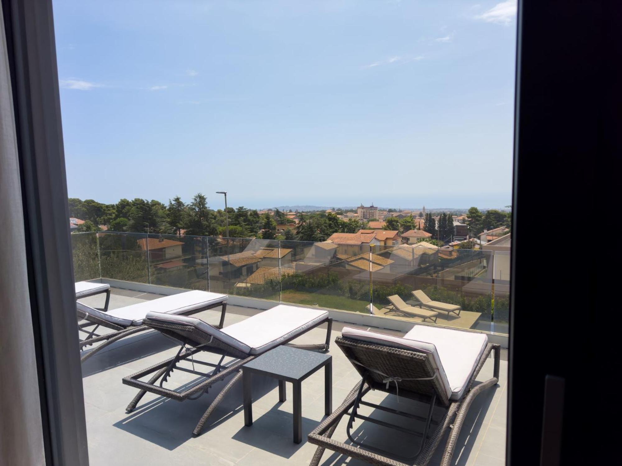 Mon Luxury Rooms Spa นีโกโลซี ภายนอก รูปภาพ